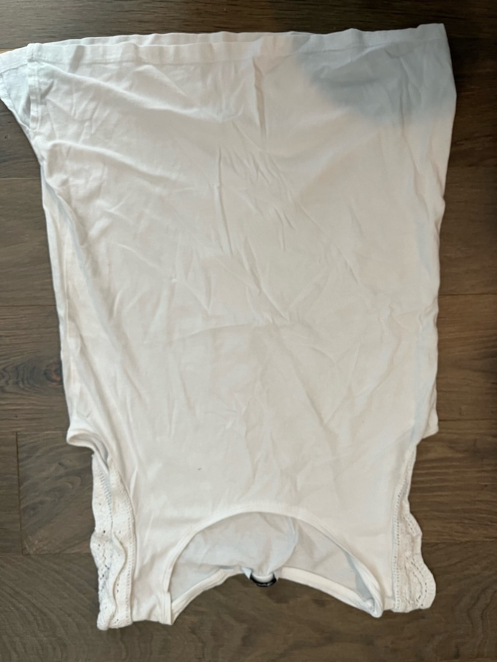 Reitmans White Short Sleeve Tee Trio with Ruched V-Neck and Eyelet Details - Picture 6 of 7
